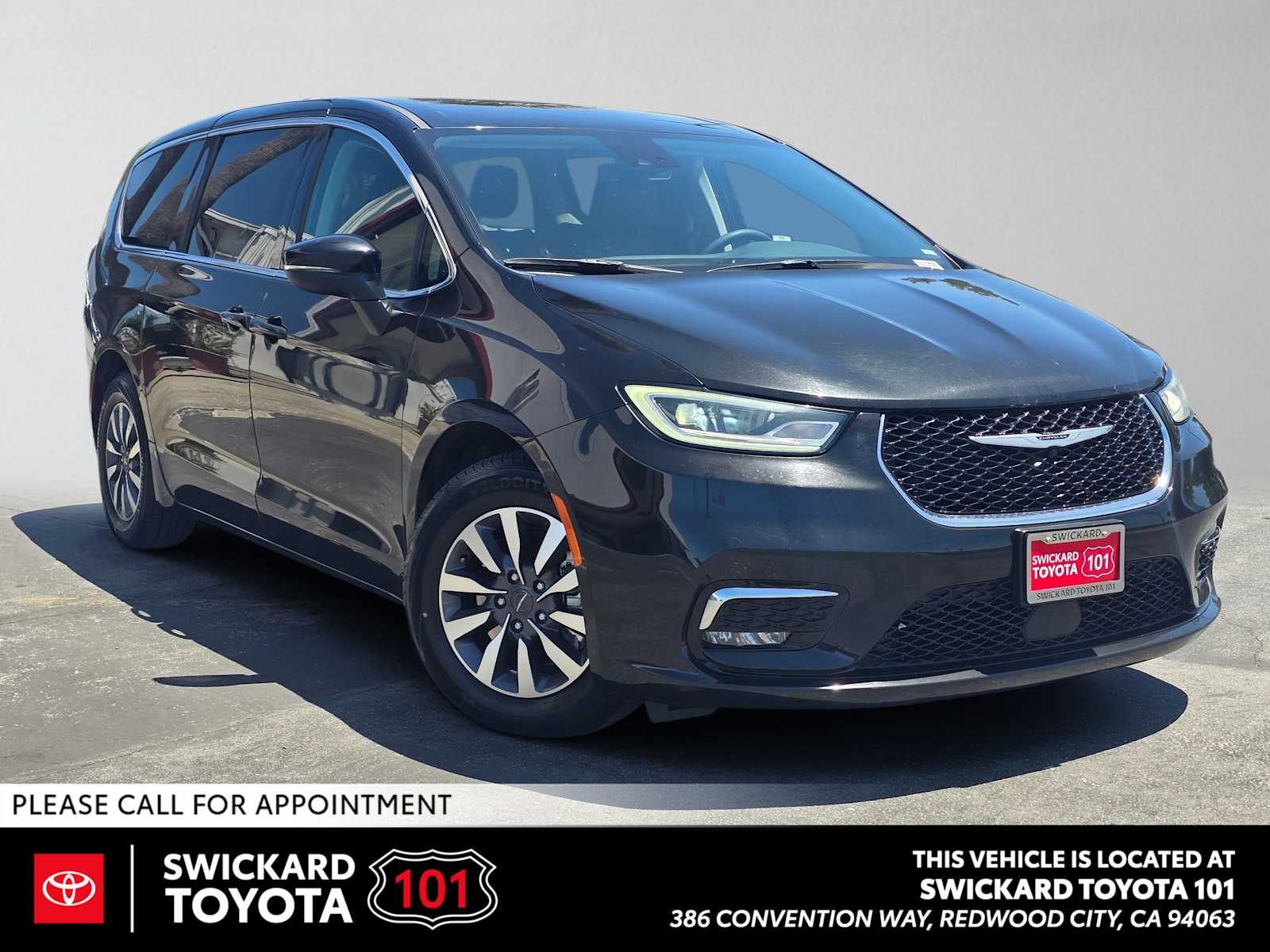 2023 Chrysler Pacifica Hybrid Touring L in Brilliant Black Crystal Pearlcoat — front three-quarter view